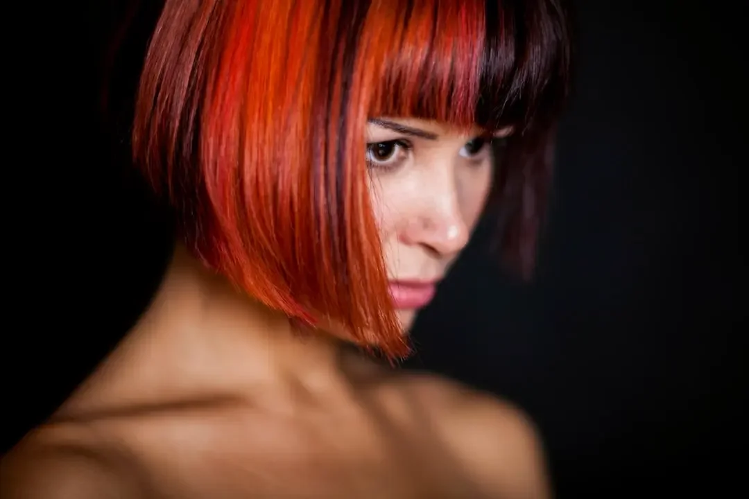Cheveux Colorés & Fer à Lisser : Préservez l'Éclat en 2026 !