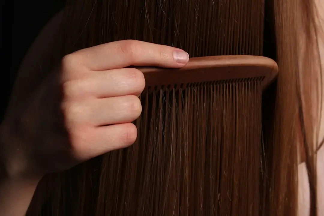 Fer à lisser cheveux fins : le guide pour un lissage parfait en 2026 - illustration 1